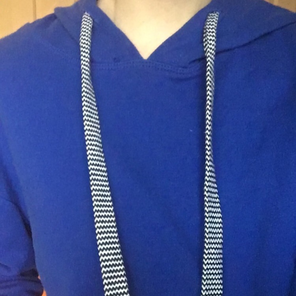 ๐ Cropped Hoodie - Picture 3 of 4